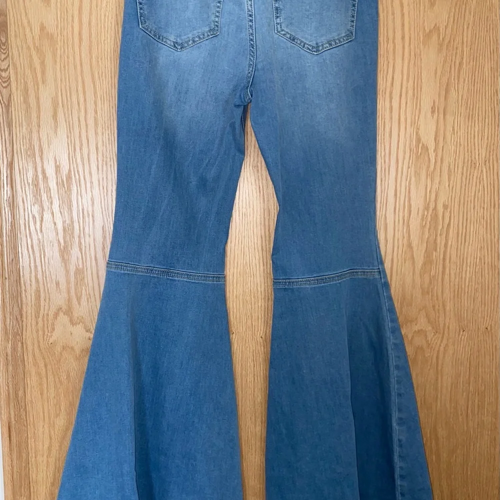 Brand New Free People Flared Jeans - Picture 3 of 3